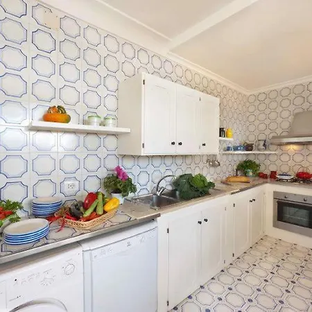 Sleeps 11 Air Con Wifi